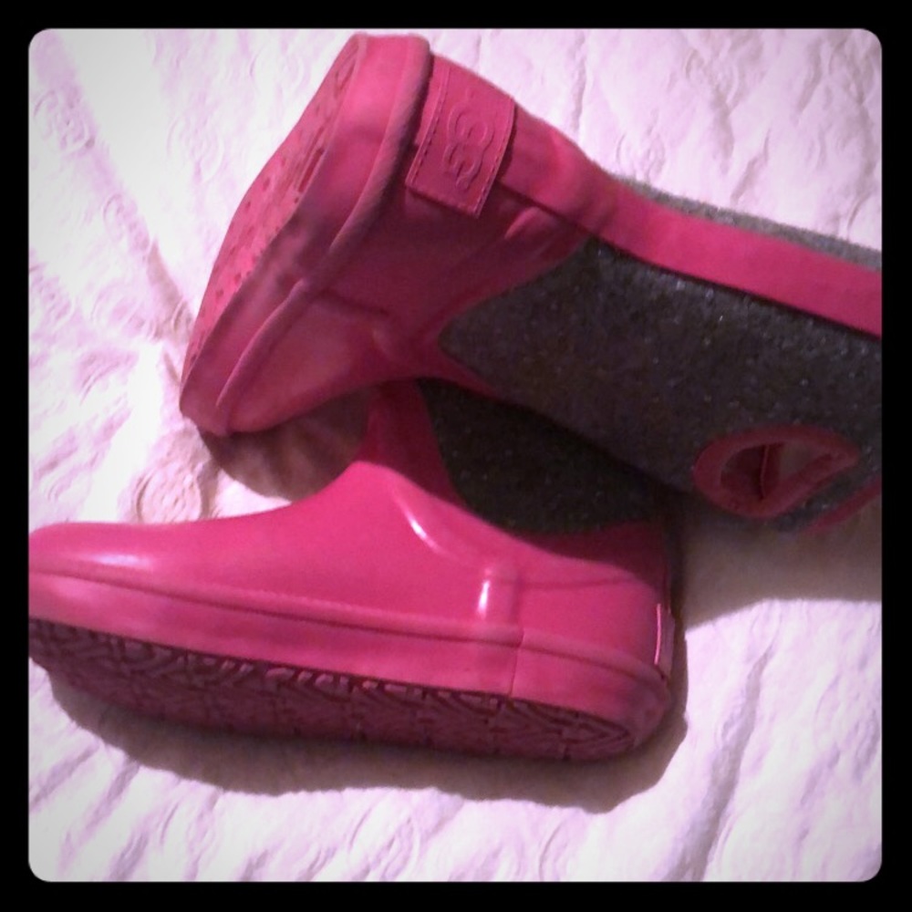 Girl Ugg boots